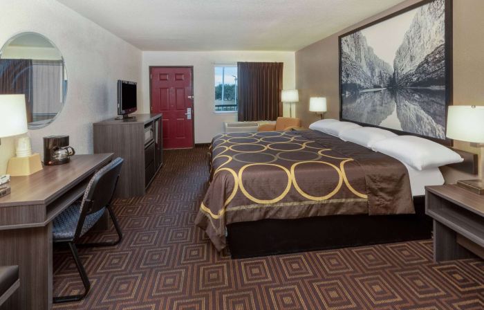 Super 8 by Wyndham Seguin