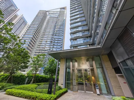 Guangming Yu International Executive Apartment (Phoenix Metro Station Blue Whale World Branch)