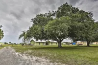 Lake Okeechobee Fishing Retreat w/ Fire Pit!
