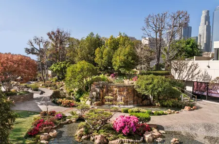 Doubletree by Hilton Los Angeles Downtown Отели рядом с достопримечательностью «The Belasco Theater»