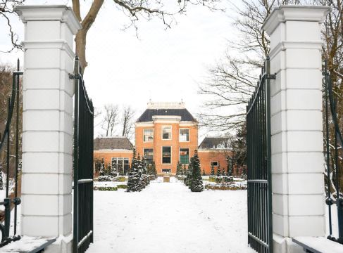 버짓 트리아농 호텔