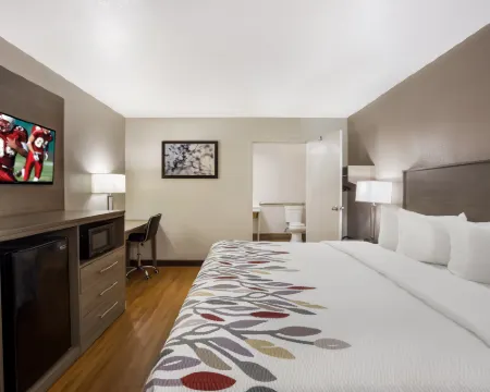 Red Roof Inn & Suites Thomasville Hotels in Thomasville