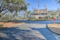 Charming Cottage Near Golf Courses & Marsh Walk!