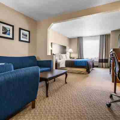 Quality Inn & Suites Dixon Near I-88 Rooms