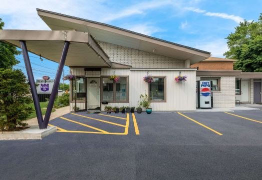 나이츠 인 벌링턴, 온타리오