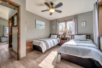 “Steps to the Lake” House, Hot Tub, Game Room, Deck