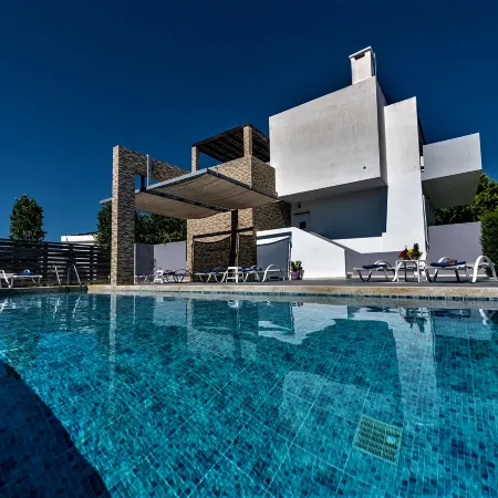 Xenos Villa 1 with Private Swimming Pool, Near the Sea