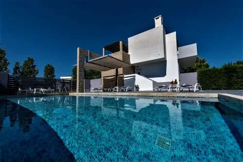 Xenos Villa 1 with Private Swimming Pool, Near the Sea - Villas