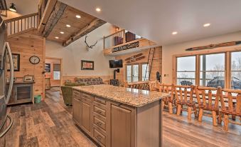 Rustic 3-Story Pittsburg Cabin w/ Lake & Mtn Views