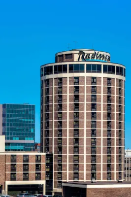Radisson Hotel Duluth-Harborview - parking