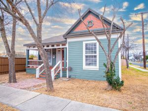 Beautiful Craftmans 4Br2,5BA Home Near Downtown