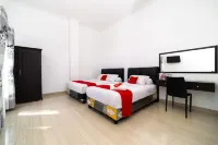 RedDoorz Near Makassar Town Square 2 Các khách sạn ở Manggala