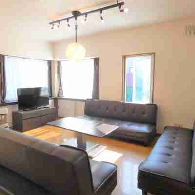 The House Chitose Station I Rooms