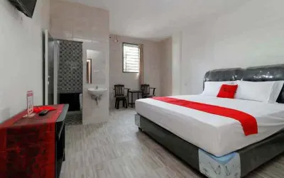 RedDoorz Plus Near RS Royal Prima Sei Putih Tengah住宿飯店