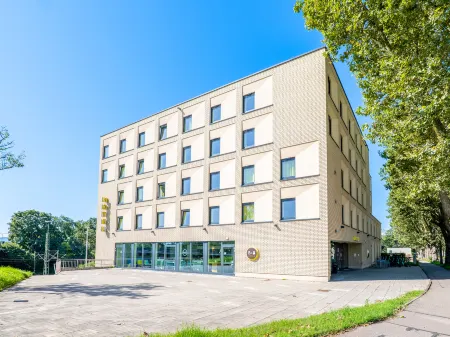 B&B HOTEL Karlsruhe Отели рядом с достопримечательностью «Технологический институт Карлсруэ»