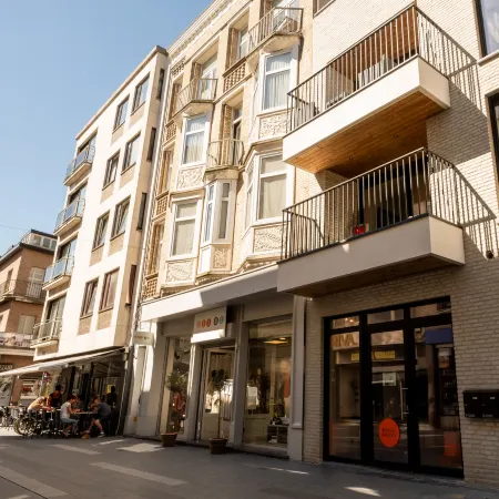 Centrally Located "Toi & Moi"