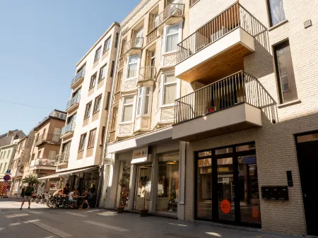 Centrally Located "Toi & Moi"