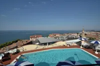 Grand Hotel Astoria - piscina