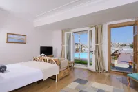 Cesme Marina Konukevi