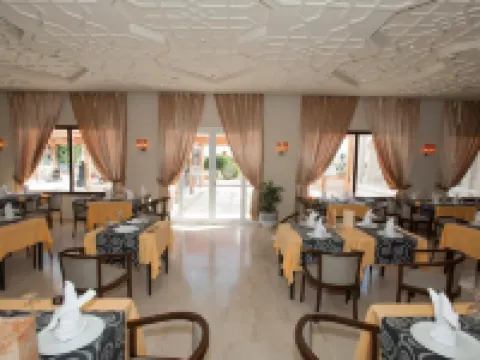 ทัพซุส บีช รีสอร์ท โรงแรมในมาห์เดีย