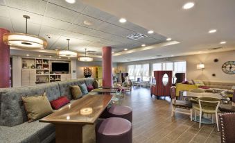 Home2 Suites by Hilton - Kansas City Airport