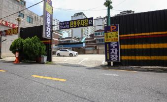 8. Jeonju J..