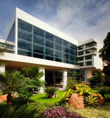 Radisson Blu Plaza Hotel Hyderabad Banjara Hills - bar