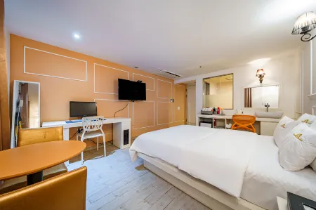 Changwon Sangnam-Dong M Отели рядом со станцией Changwonjungang Railway Station