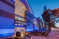 The Row Hotel, BW Signature Collection Hotels near Spina Farms Pumpkin Patch