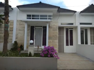 Comfort House at Villa Emerald Batu Blok I 6 Hotels in Mojorejo