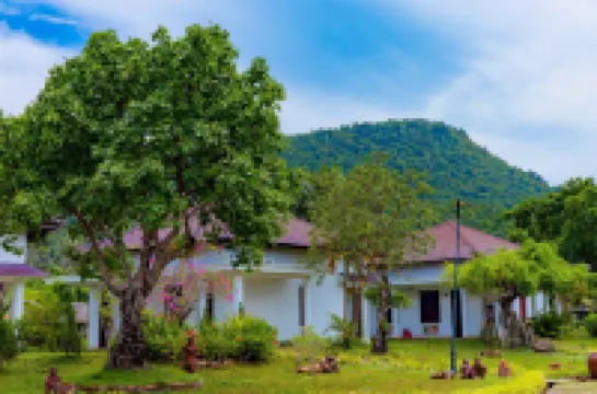 YNG-Luxor Resort Phu Quoc Hotels near Ho Quoc Temple