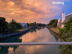 Canal Guest House - Waterfront Accommodation