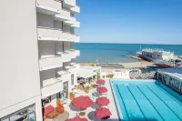 UNA HOTELS Imperial Sport Hotel Pesaro - 泳池
