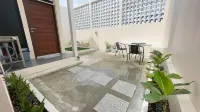 Happy Homestay Singkawang فنادق في Sedau
