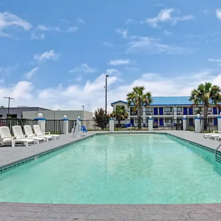 Travelodge by Wyndham Montgomery East