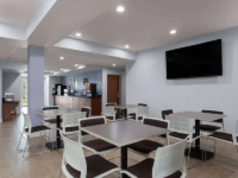 Microtel Inn & Suites by Wyndham Zephyrhills Hotels in Pasco County