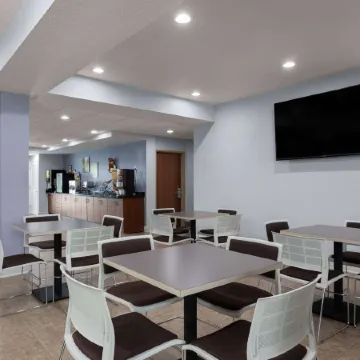 Microtel Inn & Suites by Wyndham Zephyrhills