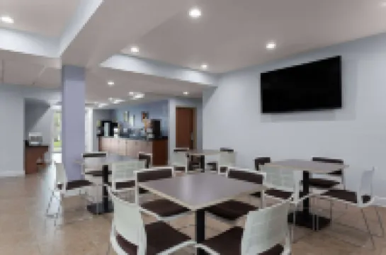 Microtel Inn & Suites by Wyndham Zephyrhills