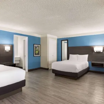 La Quinta Inn by Wyndham San Antonio I-35 N at Toepperwein Hotels near Rolling Oaks Mall