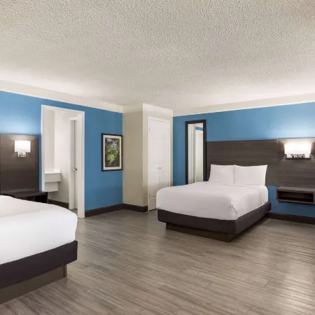 La Quinta Inn by Wyndham San Antonio I-35 N at Toepperwein