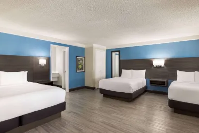 La Quinta Inn by Wyndham San Antonio I-35 N at Toepperwein