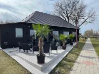 Waterfront Lodge Hotel a 