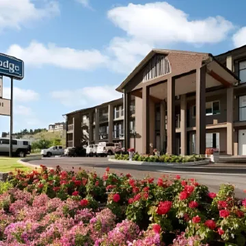 Travelodge by Wyndham Kamloops Mountview