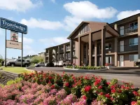 Travelodge by Wyndham Kamloops Mountview