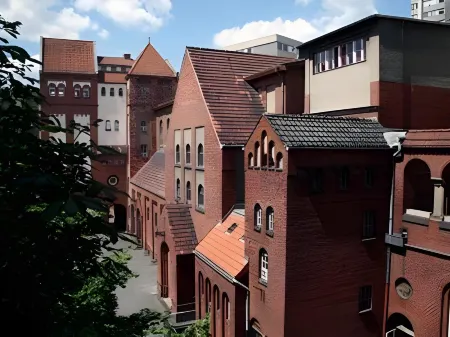 Three Little Pigs Hostel - Your Berlin Castle