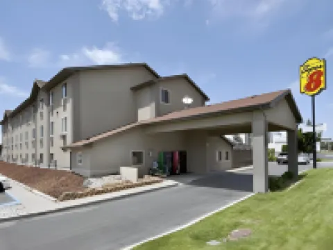 Super 8 by Wyndham Logan Hotels in Logan