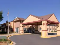 Super 8 by Wyndham Denver Stapleton Hotels near Park Hill