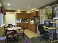 Howard Johnson by Wyndham Grand Prairie Near Lone Star Park
