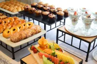 Crowne Plaza TORONTO AIRPORT by IHG - breakfast