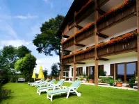Panoramahotel Grobauer فنادق في Neuschonau